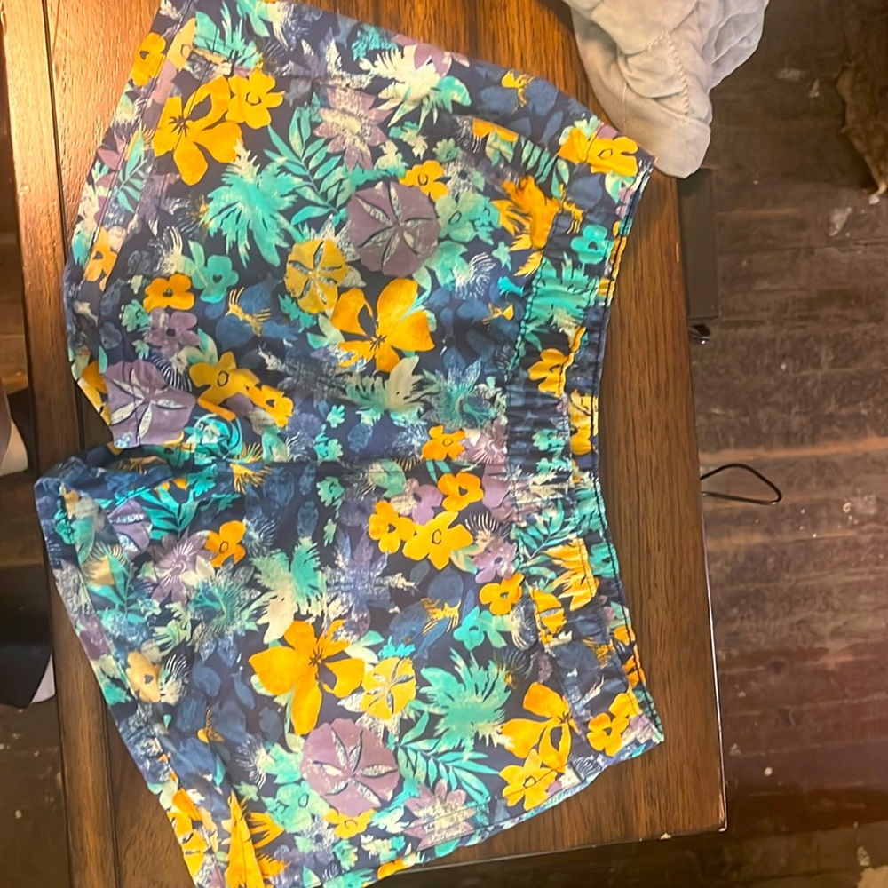 Patagonia Baggies ocean neotropical shorts beach women’s S palm leaves flowers!